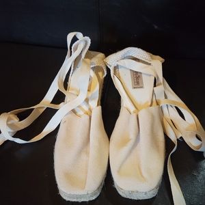 Madeline Stuart woven fabric wedges